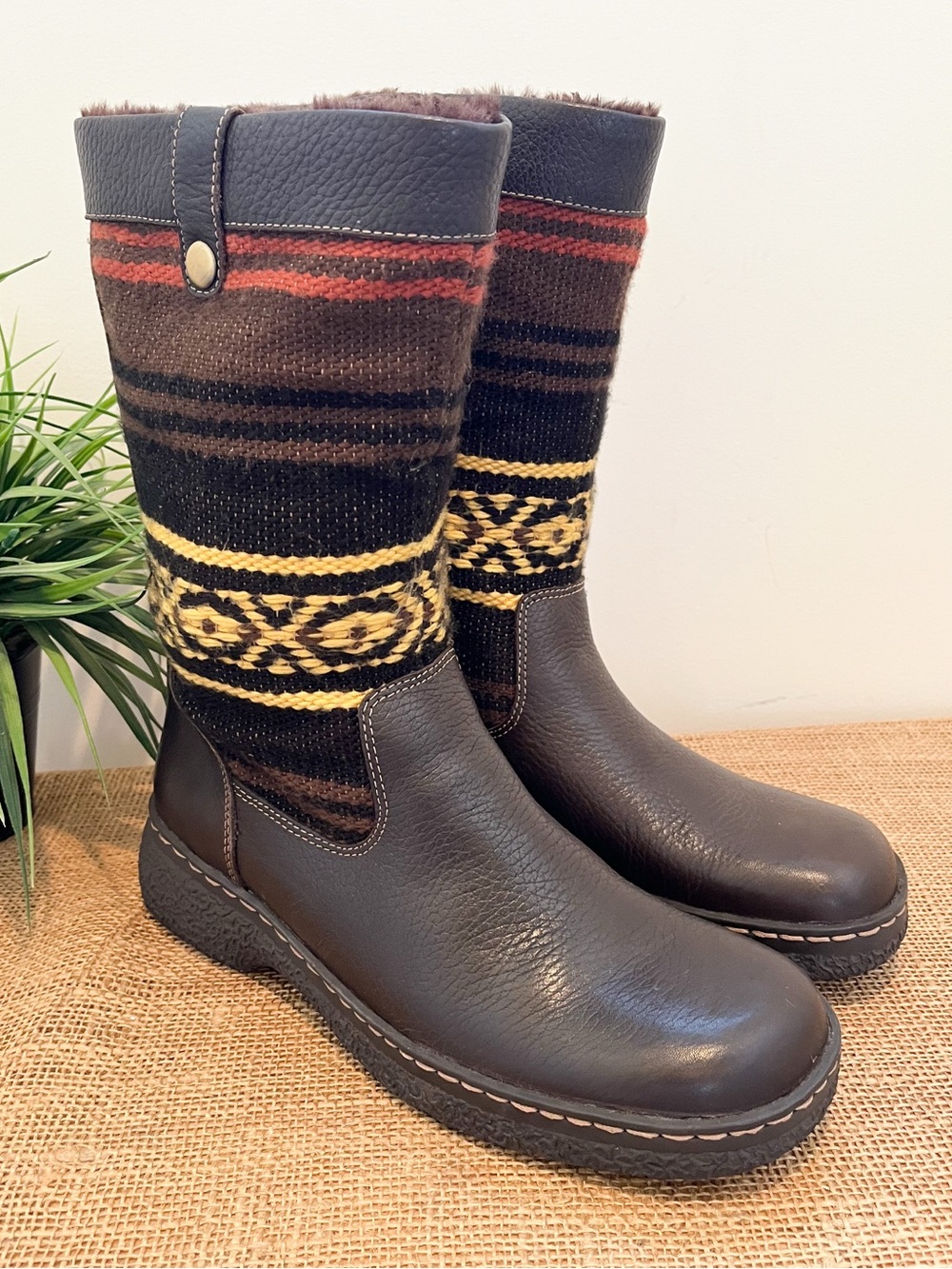 BareTraps Wigwam Leather Mid Calf Winter Boots Size 8.5 Aztec Design